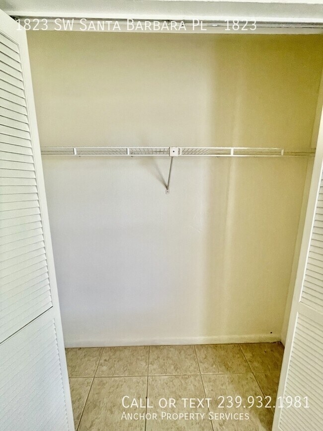 Building Photo - 1823 SW Santa Barbara Pl