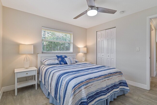 Building Photo - ** Charming Villa in Bonita Springs ~ Completely Renovated ~ Furnished ~ 1 Car Garage **