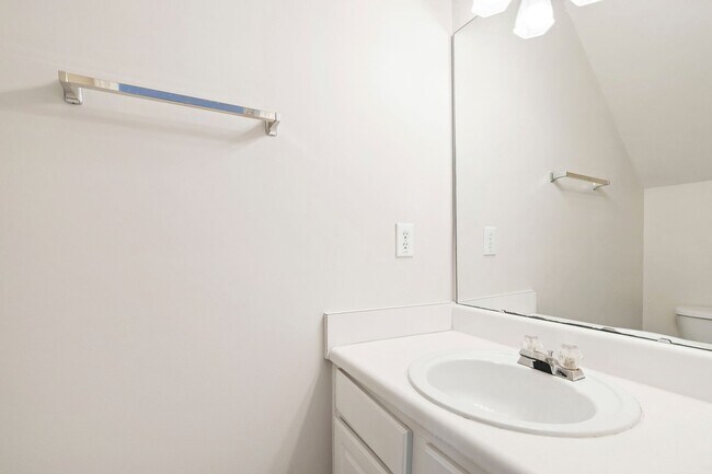 Building Photo - Prime Morrisville Location – Updated 3BR T...