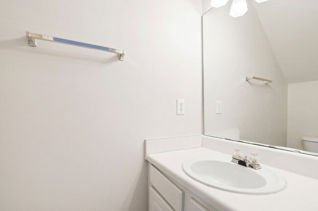 Building Photo - Prime Morrisville Location – Updated 3BR Townhome in Walnut Woods