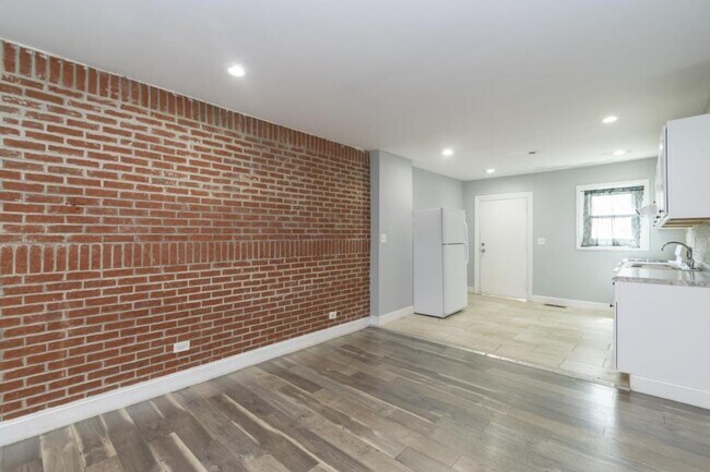 Building Photo - 2018 N Monroe St