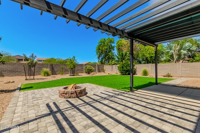 Building Photo - 32934 N Cherry Creek Rd