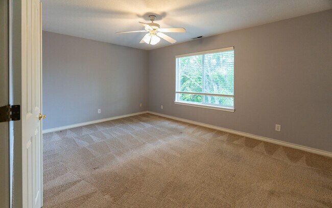 Building Photo - 16130 SW Loon Dr