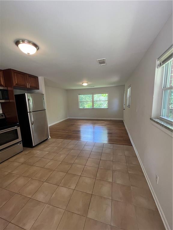 Building Photo - 108 S Woodland Dr