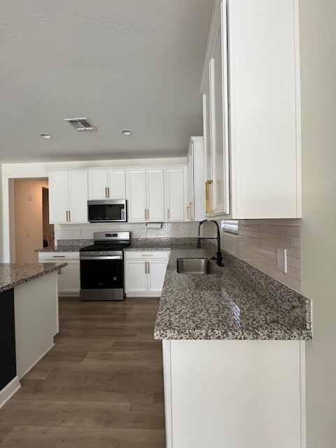 Building Photo - 35040 N Barrel Rd