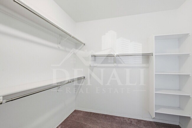 Building Photo - 4220 S Macy Cir