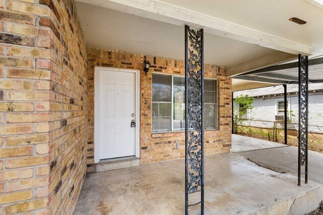 Building Photo - 138 Dora St