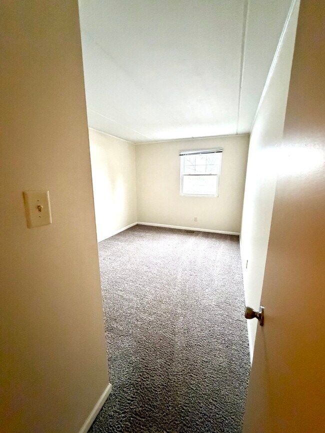 Building Photo - 1133 Royal St George Dr