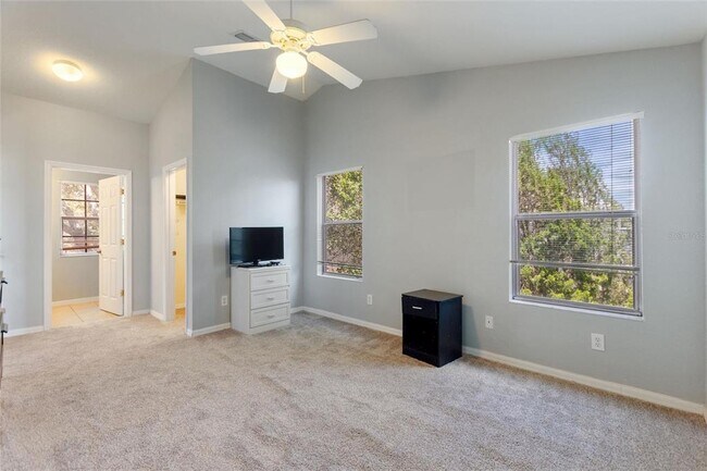 Building Photo - 546 Windsor Pl