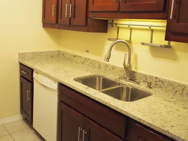 Building Photo - 6158 Knoll Way Dr