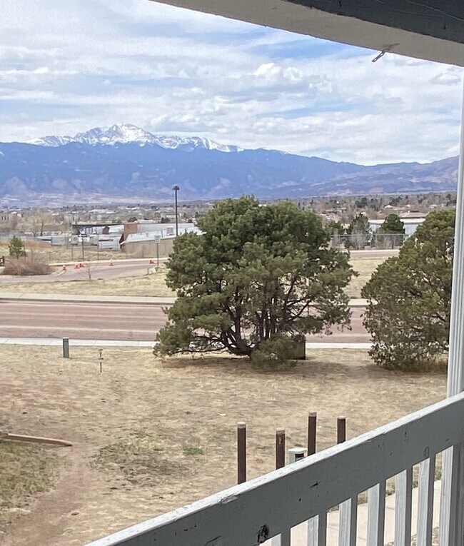 Building Photo - "Cozy 2-Bed Retreat with Charm!"