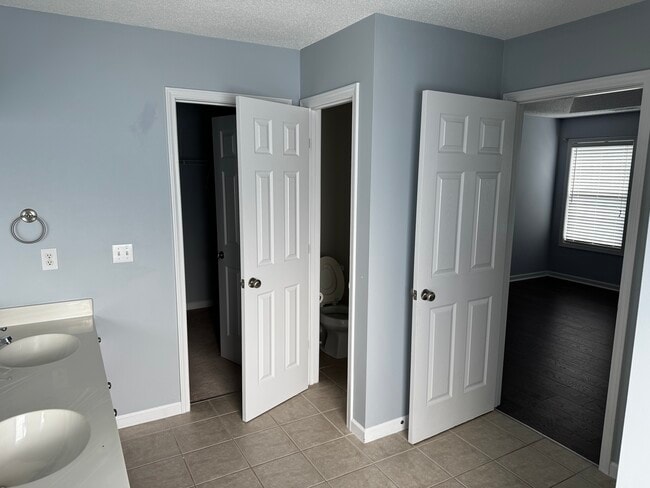 Building Photo - 806 Galloway Dr