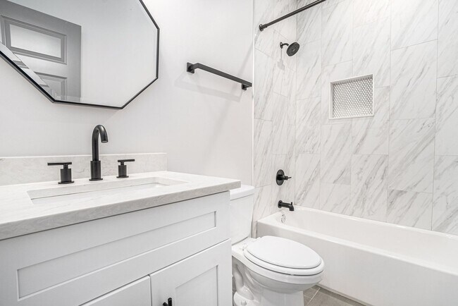 Building Photo - 3 Bedrooms 2 Bathrooms | Landscaping Included