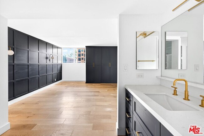 Building Photo - 10535 Wilshire Blvd