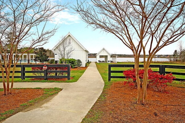 Building Photo - 465 Foxbank Plantation Blvd