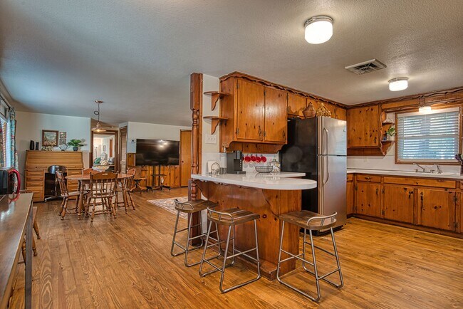 Building Photo - 201 White Dr