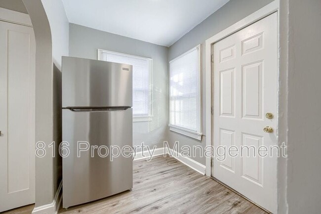 Building Photo - 2819 E 63rd St