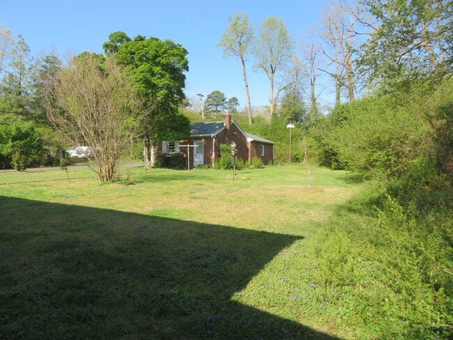 Building Photo - Meadowbrook Estates