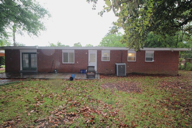 Building Photo - 3BR Home Near Belvedere Park with Bonus Flex Space, Garage & Convenient Access to Shopping, Schoo...