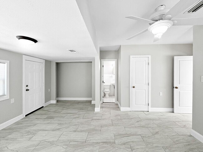 Building Photo - 56 44th Ave