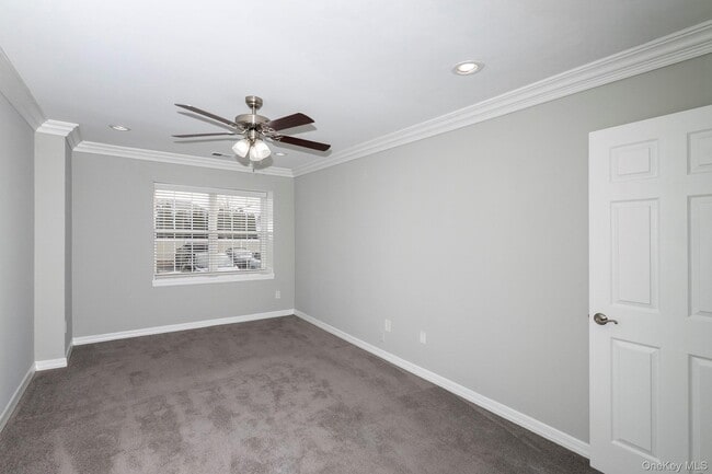 Building Photo - 425 Newbridge Rd