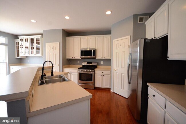 Building Photo - 120 Galyn Dr