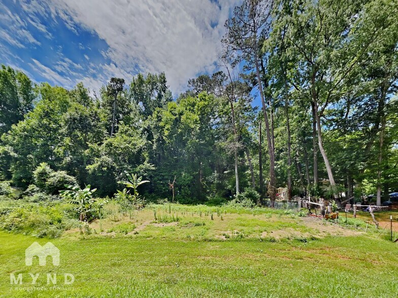 Building Photo - 3604 Oakwood Rd