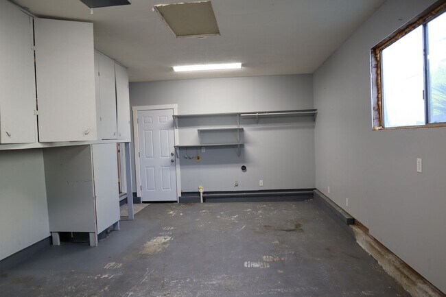 Building Photo - 600 SE 110th Ave