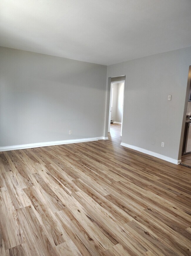 Building Photo - 413 Wilkinson St