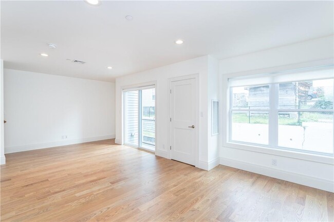 Building Photo - 121 Fisher Ave