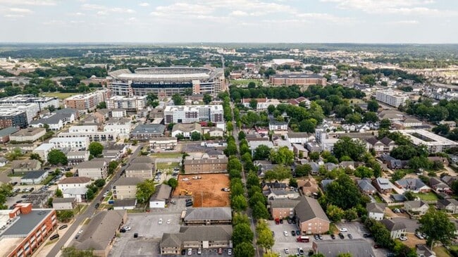Building Photo - Available August 2026 – 5BR/5.5BA Luxury T...