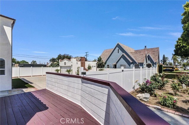 Building Photo - 423 S Poinsettia Ave