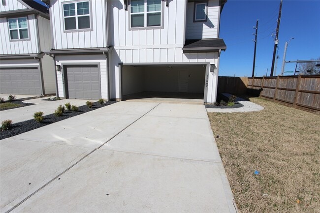 Building Photo - 27802 Western Crk Ct