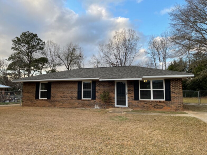 Primary Photo - 1215 Antioch Rd