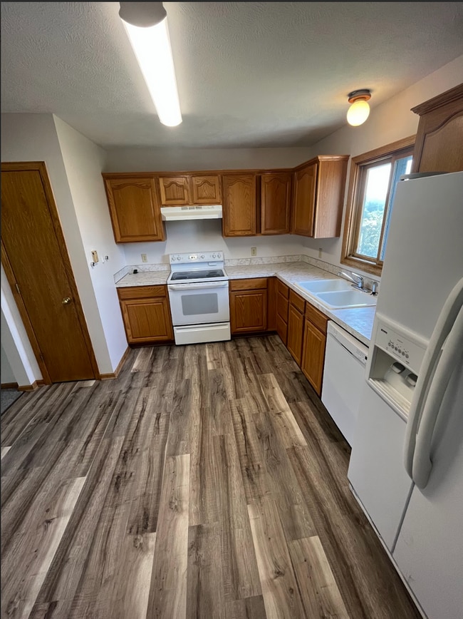 Building Photo - 4-Bedroom Plattsmouth Home with Lake Access!!