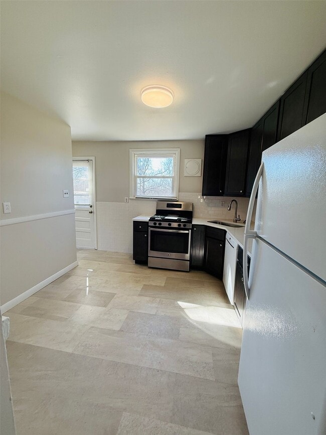 Building Photo - 936 Highmont Dr