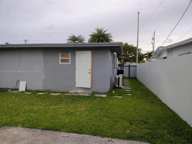 Building Photo - 1090 W 60th St