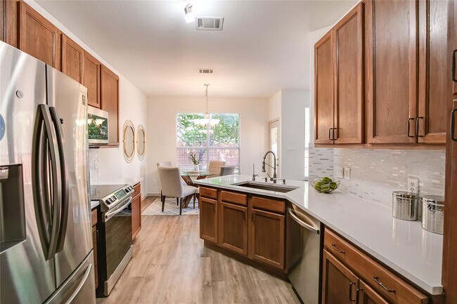 Building Photo - 2410 Great Oaks Dr