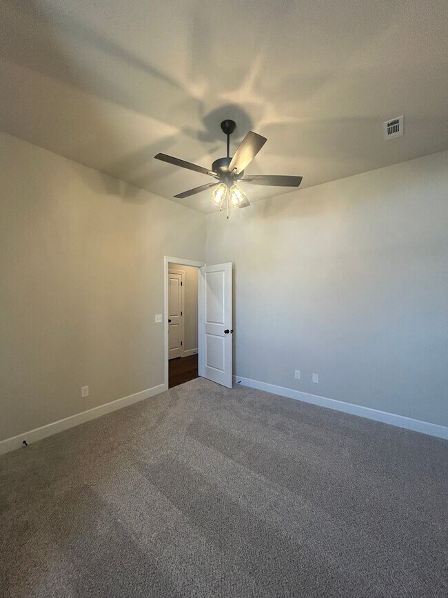 Building Photo - Beautiful Modern Home in Pea Ridge!