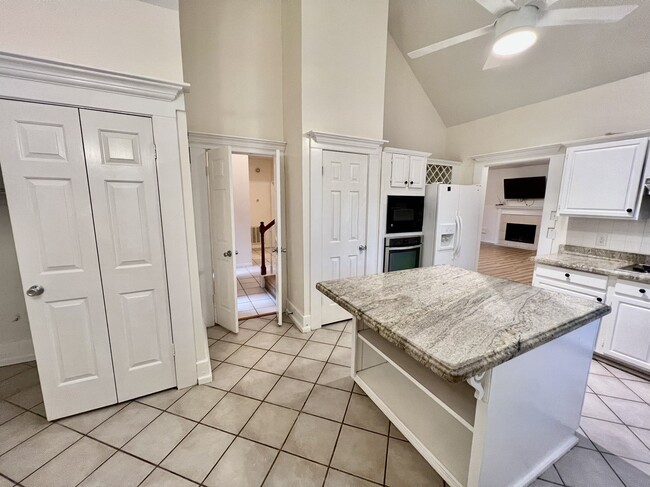 Building Photo - 13310 Misty Mill Dr