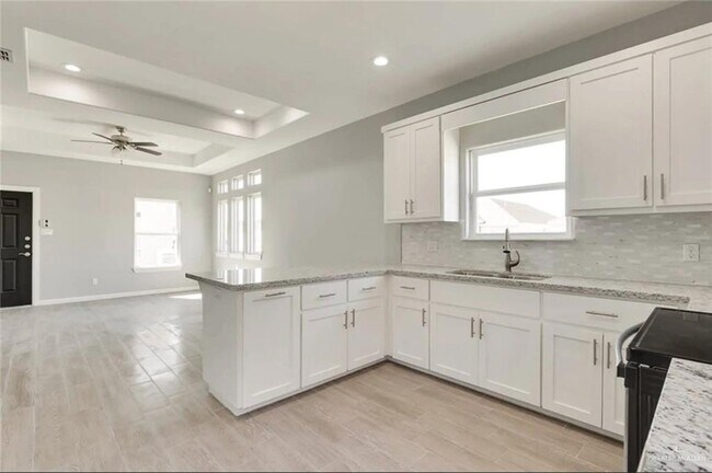 Building Photo - 10 Downing Ave