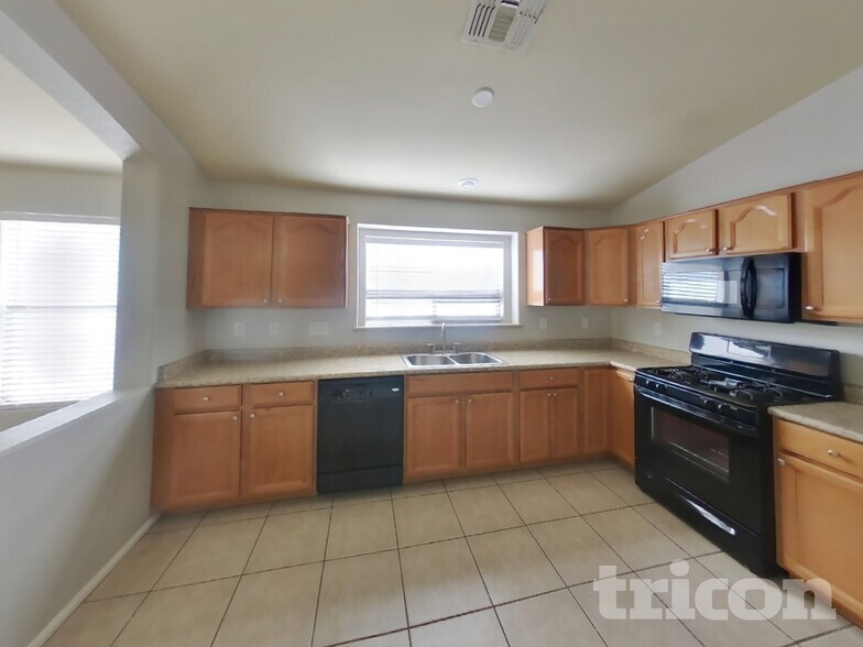 Building Photo - 2111 S 160th Ln