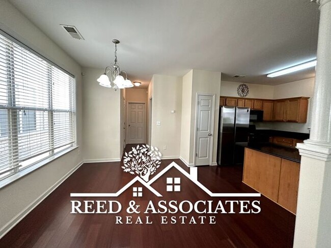 Building Photo - 3 Bedroom in Mud Island!
