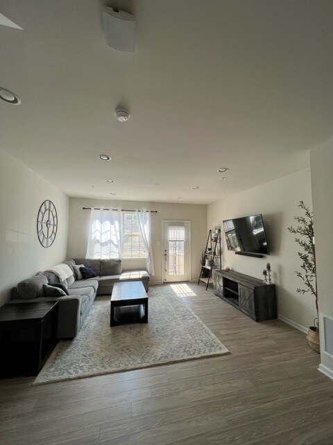 Building Photo - 7804 Rosella Ln
