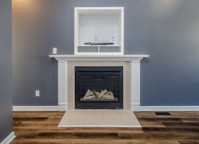 Building Photo - 4893 Somerset Dr