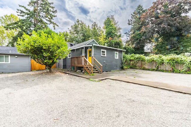 Building Photo - 3 bedroom and 3 bathroom house in Tukwila