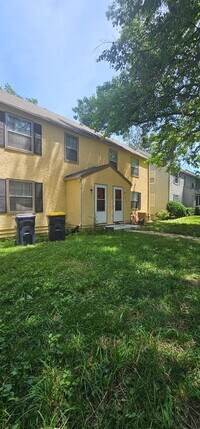 Building Photo - 612-614 E 63rd Terrace