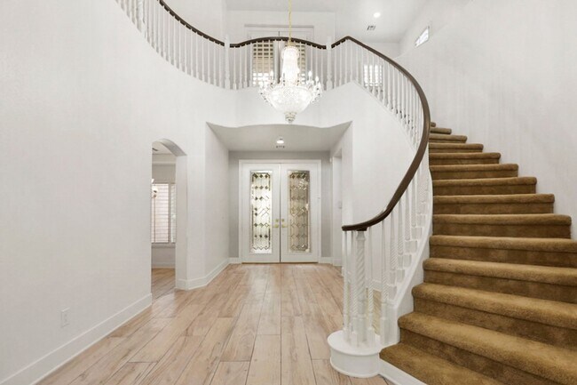 Building Photo - 5 Bedroom Pool Home Located In Summerlin G...