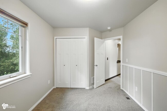 Building Photo - 4 Bedroom | 2.5 Bathroom | Garage - Conven...