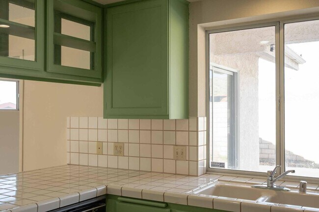 Building Photo - 9673 Vista Del Valle